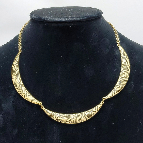The sak gold tone embossed necklace - Picture 1 of 3